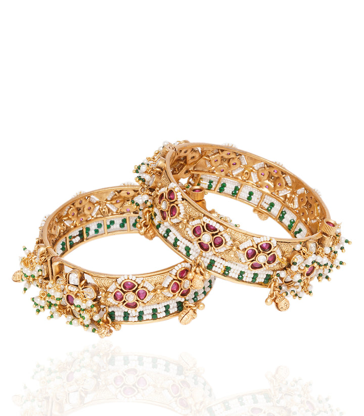 Bhavaprita Red & Green Bangles