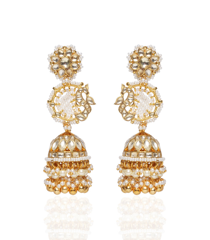 Kanika White & Gold Kundan Pendant Set