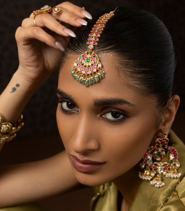 NAYA RED & GREEN KUNDAN TIKA