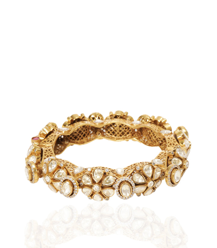 ESHNI GOLD PLATED MOISSANITE BANGLE