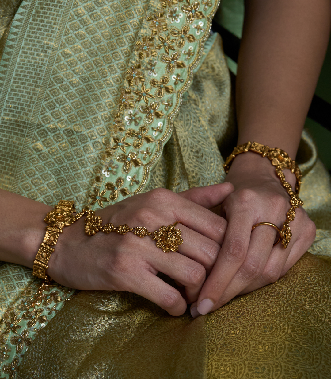 VAIDIKA GOLD PLATED HATHPHOOL