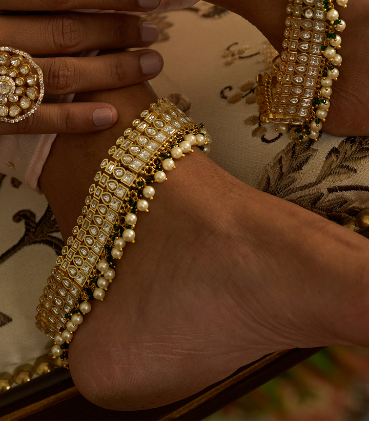 AVNI WHITE & GREEN KUNDAN ANKLET