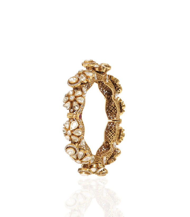 ESHNI GOLD PLATED MOISSANITE BANGLE