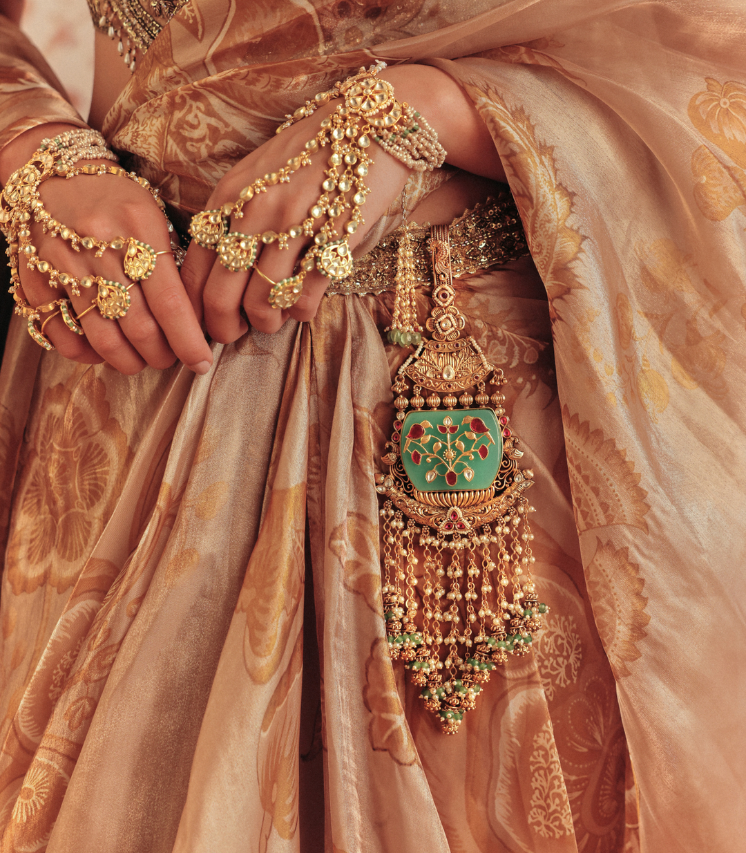 VARNIKA RED & GREEN  KUNDAN KEY CHAIN