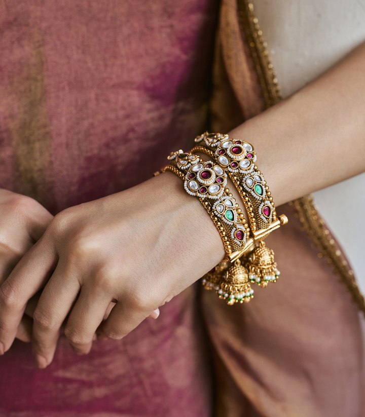 NAVYA RED & GREEN KUNDAN BANGLES