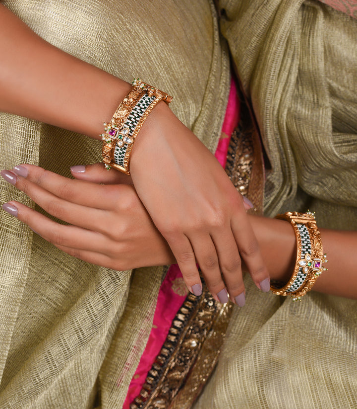 VINISHA RED & GREEN BANGLES