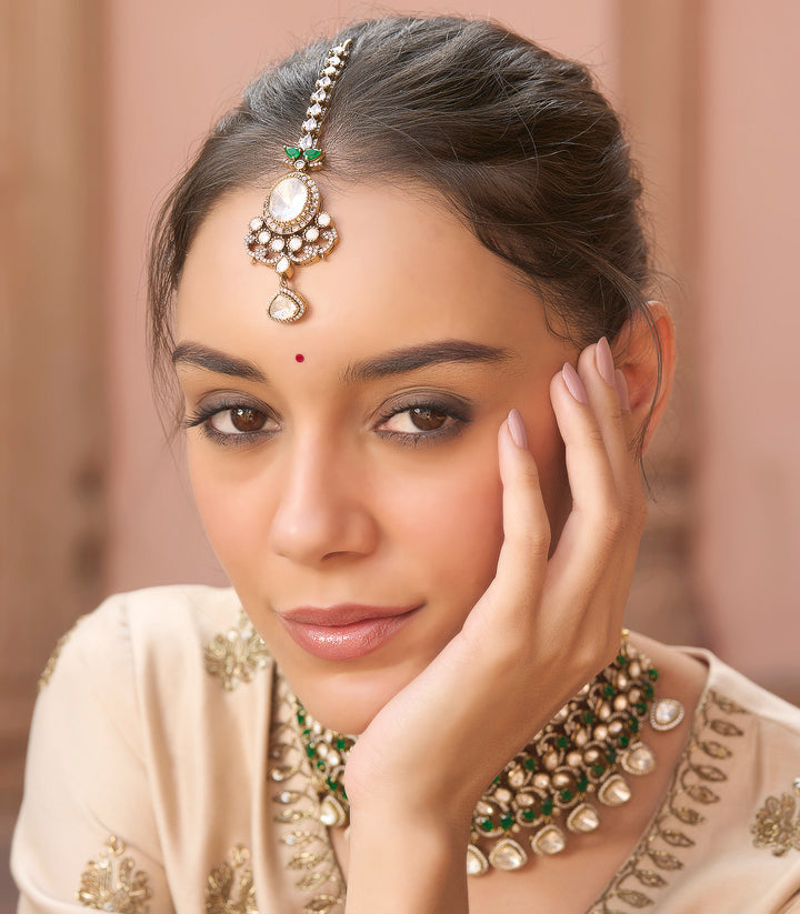 BHAVYA GREEN & WHITE KUNDAN NECKLACE SET