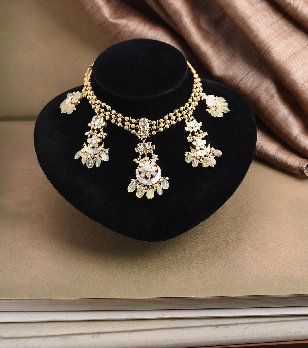 Tarannum Mother Of Pearls Necklace