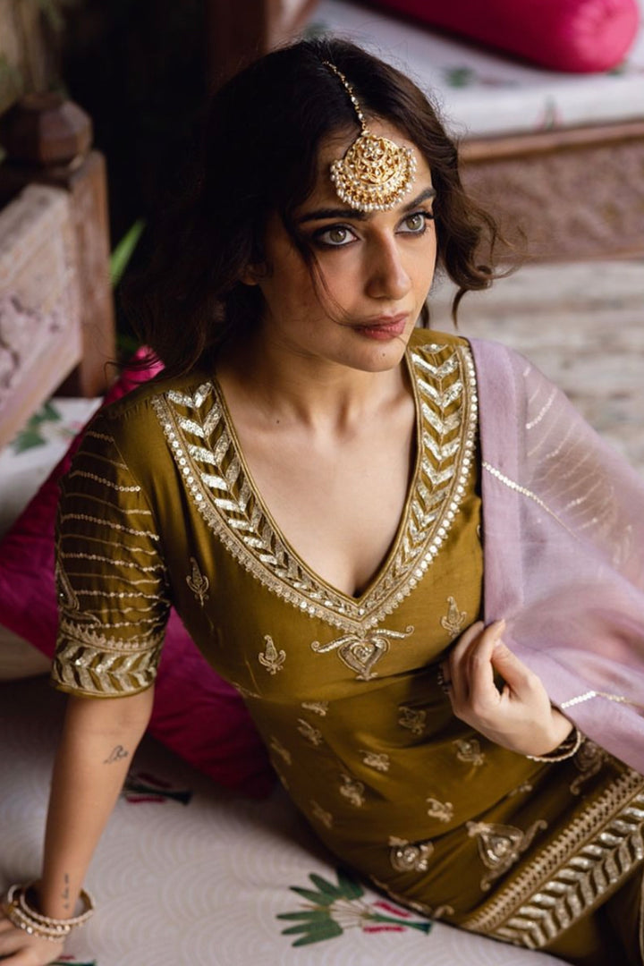 Kusha in Aradhya White Kundan Tika