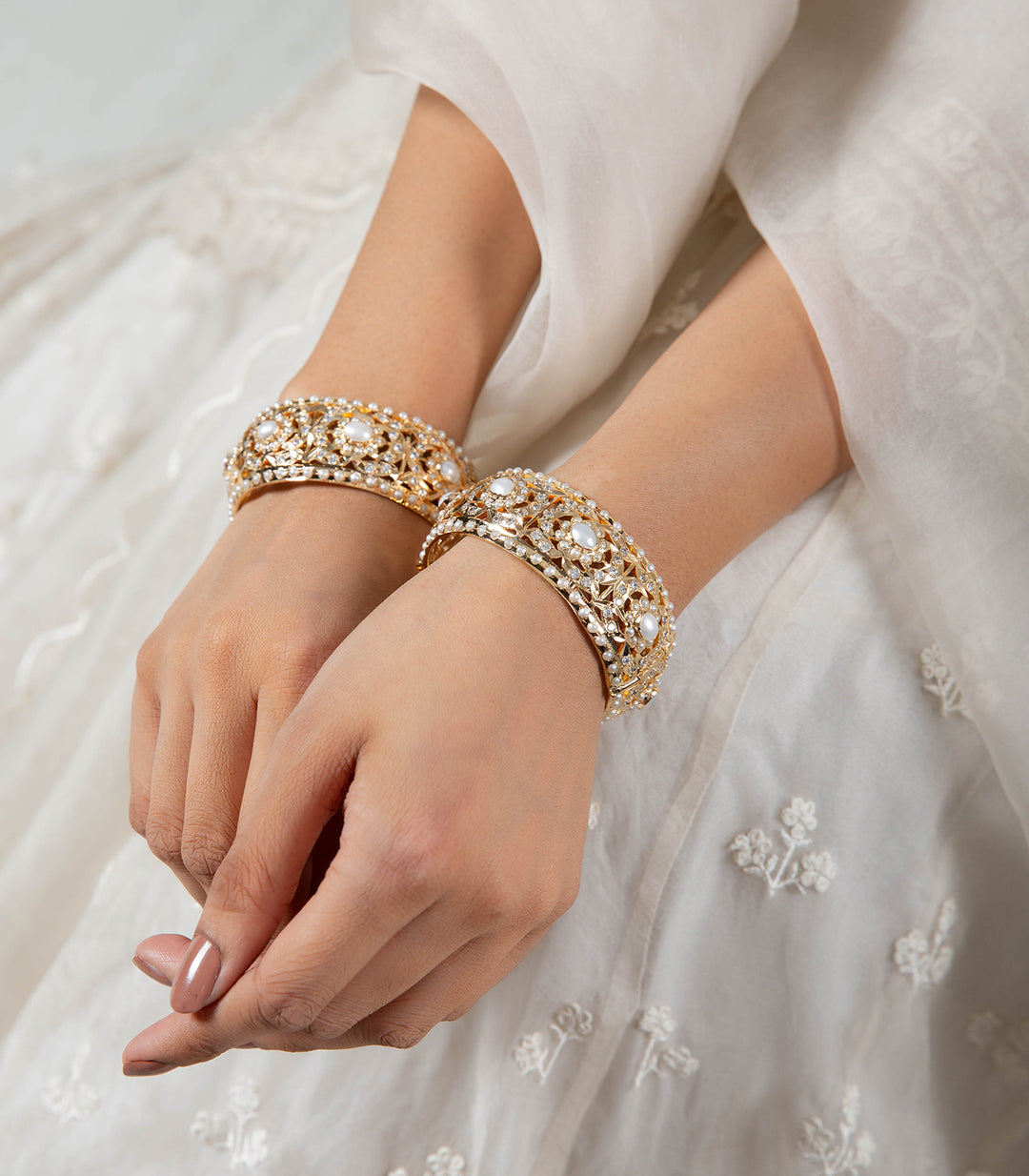 TANISHREE WHITE SADAKARI BANGLES