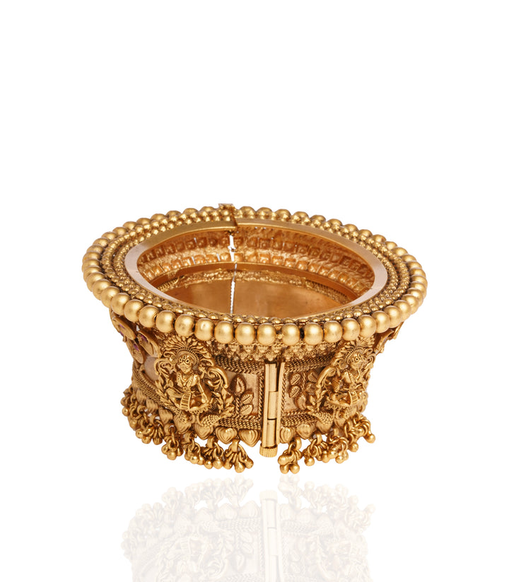 VRITIKA GOLD PLATED TEMPLE PACHHELI BANGLE WITH SMALL GHUNGROO