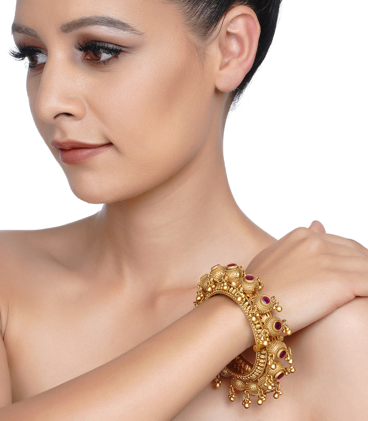 GOLD PLATED RED  TEMPLE OPENABLE PACHELI BANGLE WITH GHUNGROOS