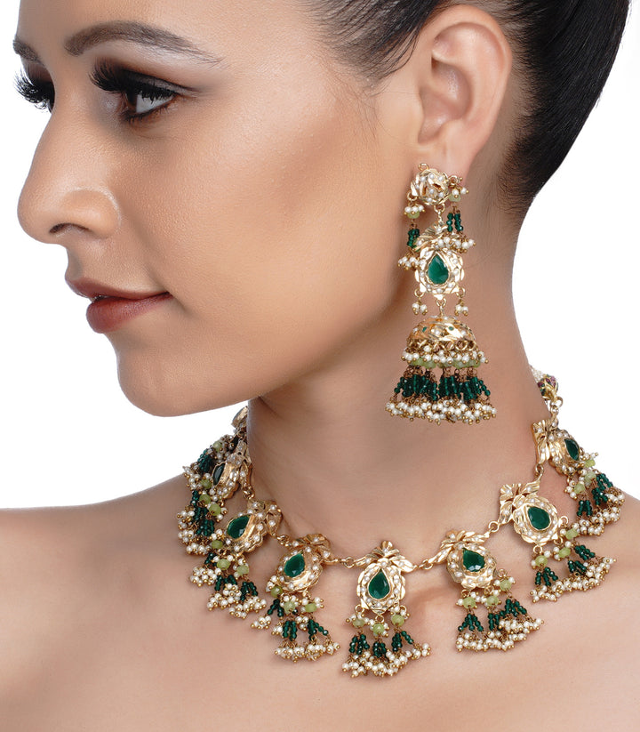 GOLD PLATED GREEN JADAU LIGHTWEIGHT NECKLACE SET WITH GREEN & WHITE PEARLS DROPS